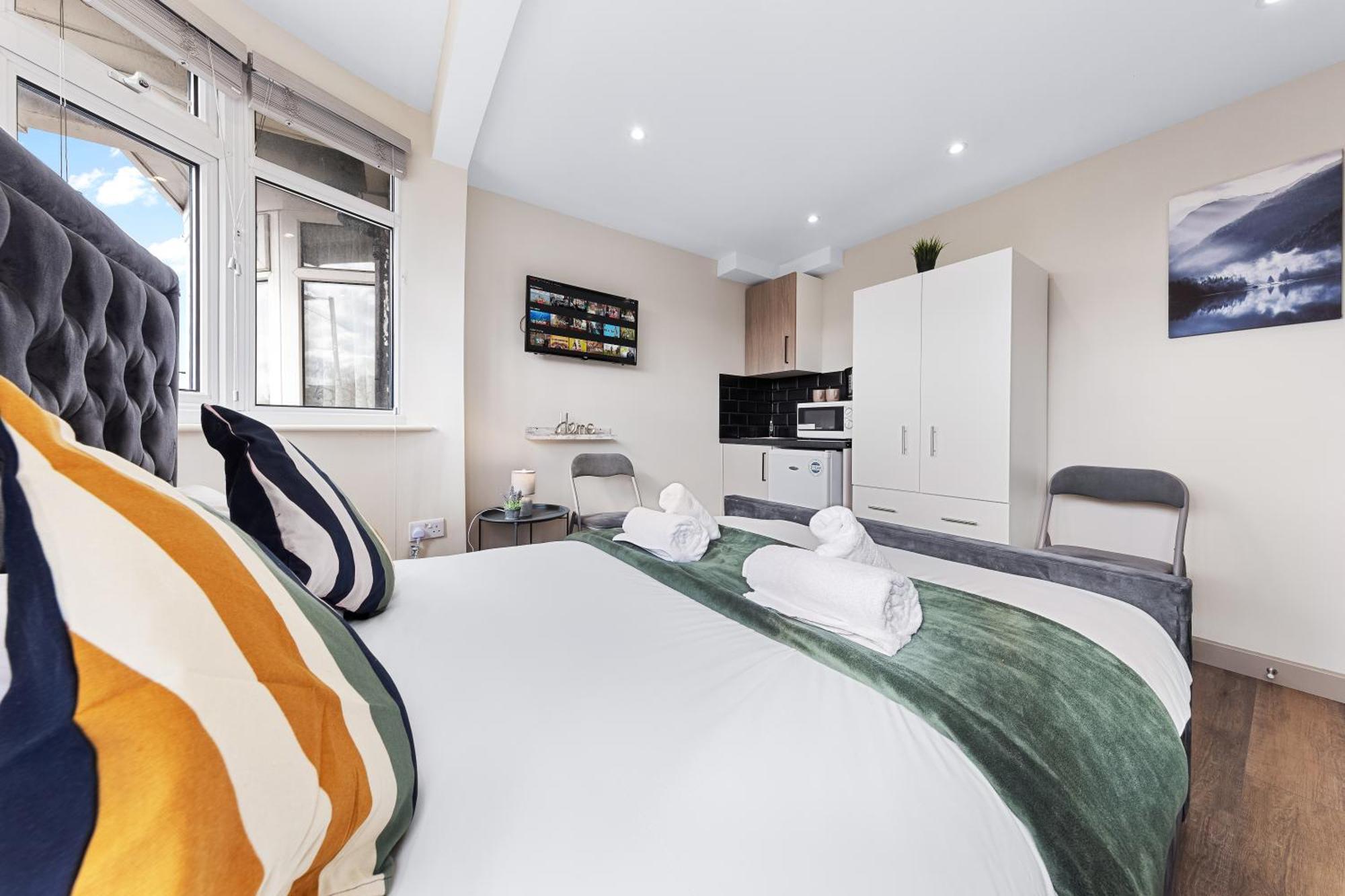 Serviced Ensuite Modern Studio - Sleeps 2 - Near Wembley Stadium - Good Transport Link To Central London - Harrow Ha3 Hatch End 外观 照片