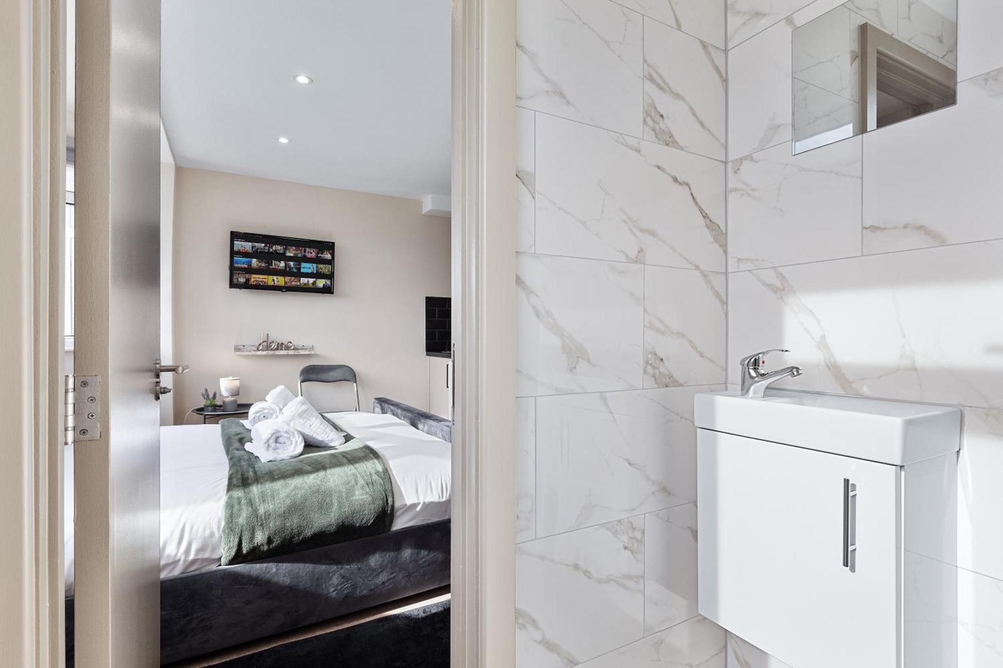 Serviced Ensuite Modern Studio - Sleeps 2 - Near Wembley Stadium - Good Transport Link To Central London - Harrow Ha3 Hatch End 外观 照片