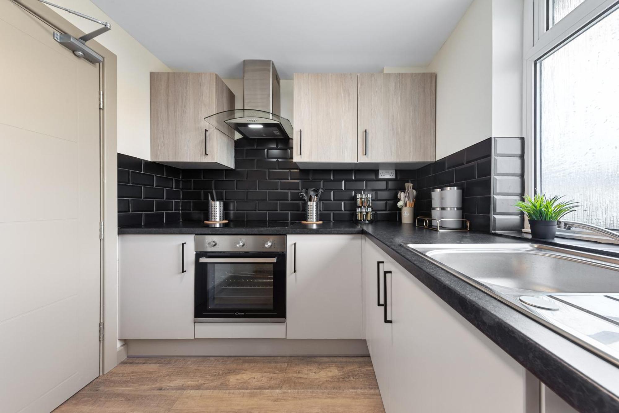 Serviced Ensuite Modern Studio - Sleeps 2 - Near Wembley Stadium - Good Transport Link To Central London - Harrow Ha3 Hatch End 外观 照片